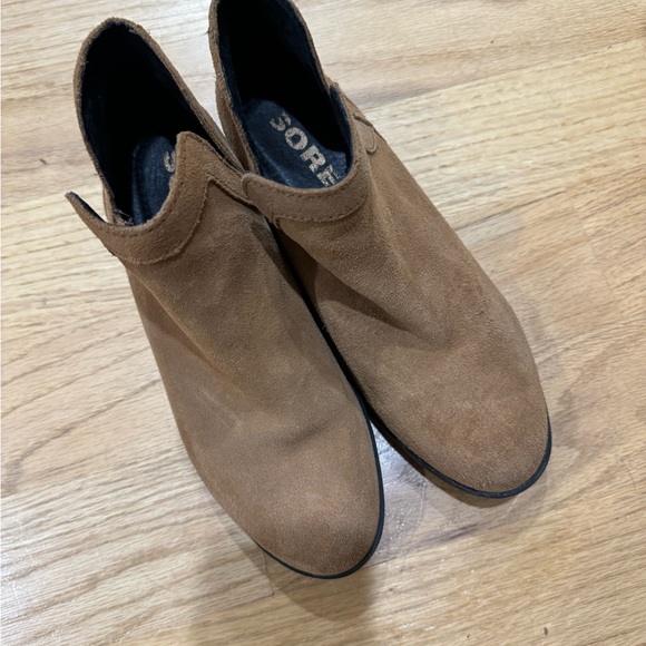 Sorel Lolla Suede Cut Out Ankle Boots - Picture 3 of 4